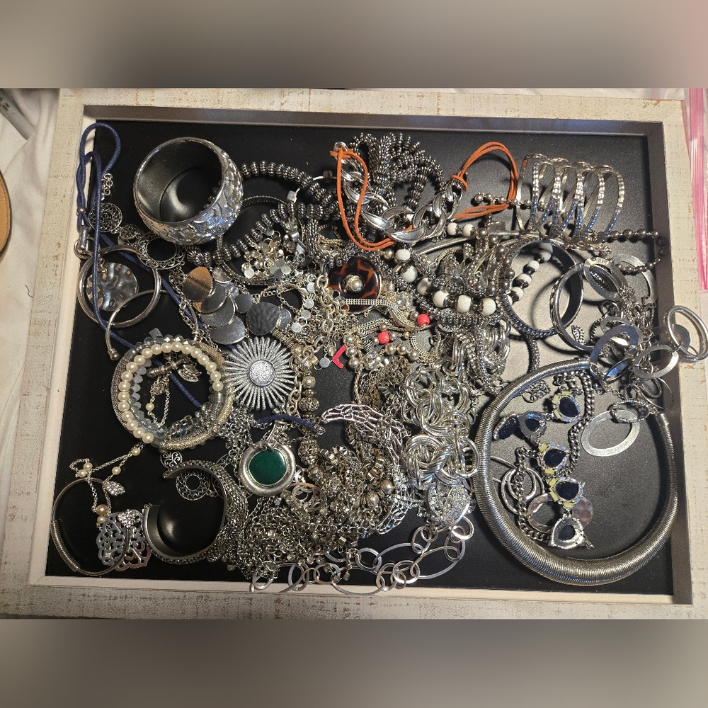 Silvertone Jewerly Lot Huge 39 Pc Vintage And Modern Wearable - Picture 9 of 12